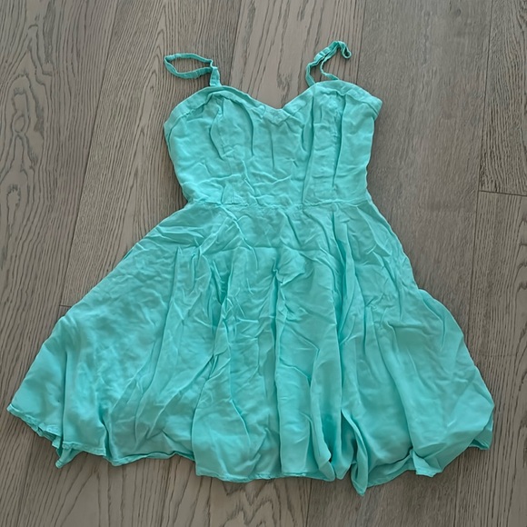 Aritzia talula dress size 2 - Picture 1 of 8